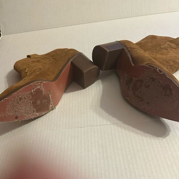 Sueded brown boots “ unknown brand” size 41 or 10.5 inches heel to toe - Picture 2 of 9
